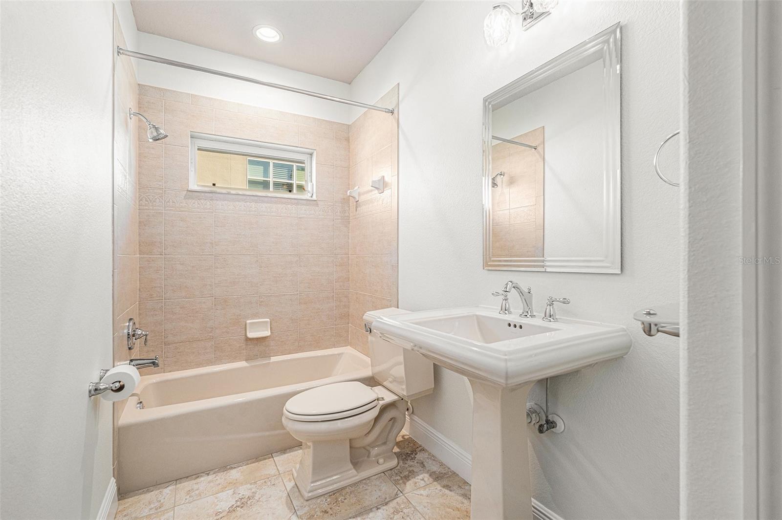 Image 25 of 38 For 19 Ryewood Circle