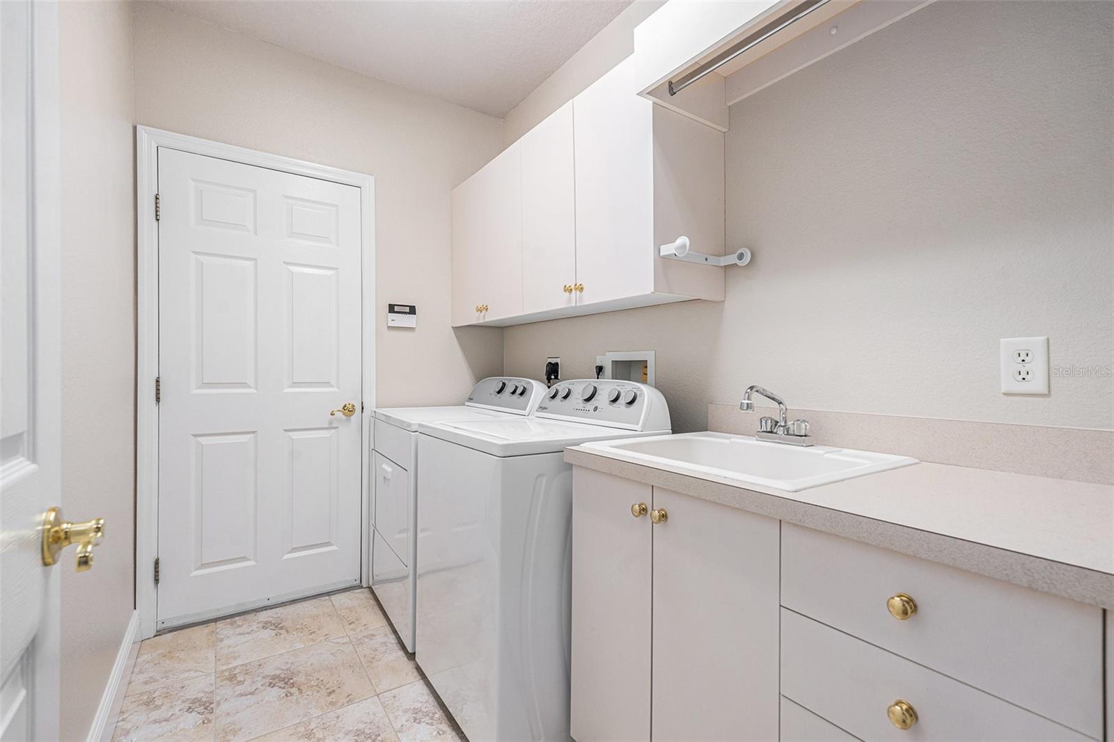 Image 29 of 38 For 19 Ryewood Circle