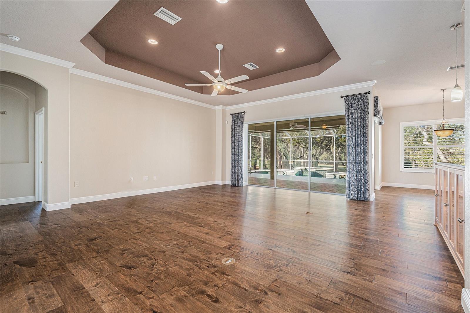 Image 5 of 38 For 19 Ryewood Circle