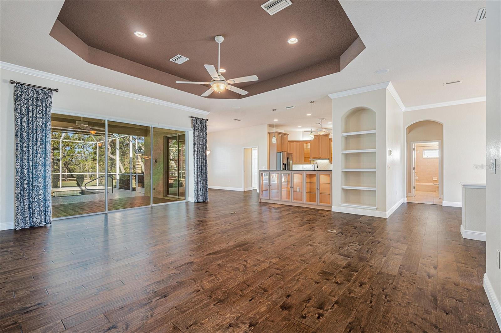 Image 6 of 38 For 19 Ryewood Circle