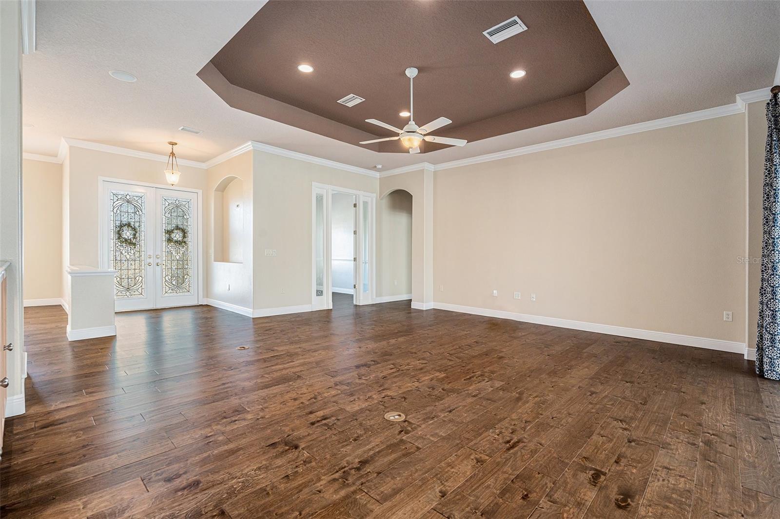 Image 8 of 38 For 19 Ryewood Circle