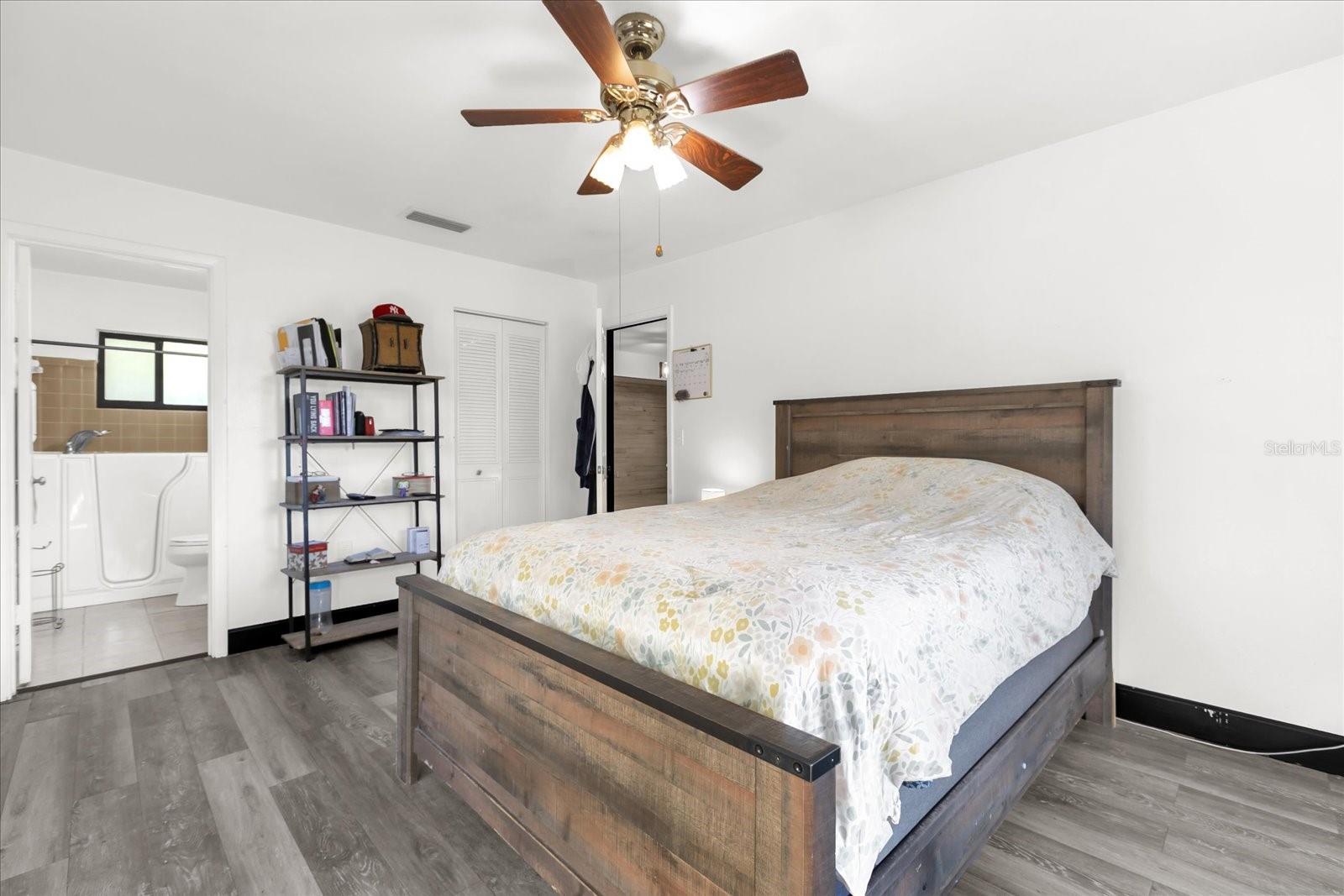 Image 12 of 21 For 409 Marion Oaks Drive