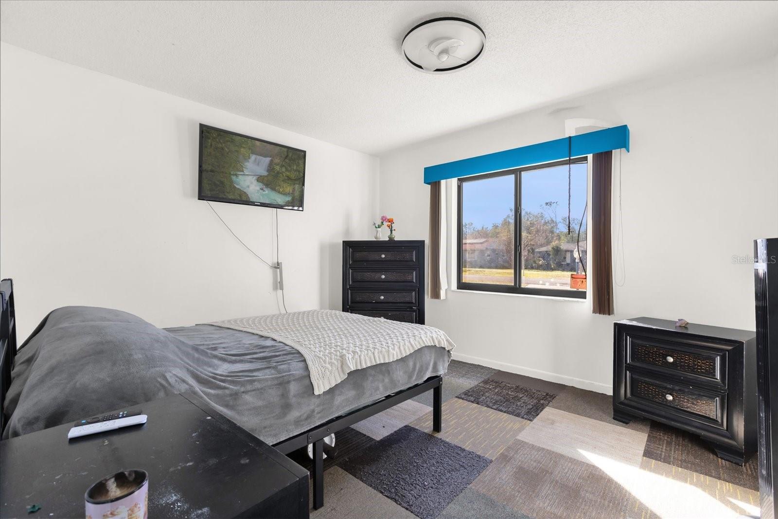 Image 16 of 21 For 409 Marion Oaks Drive