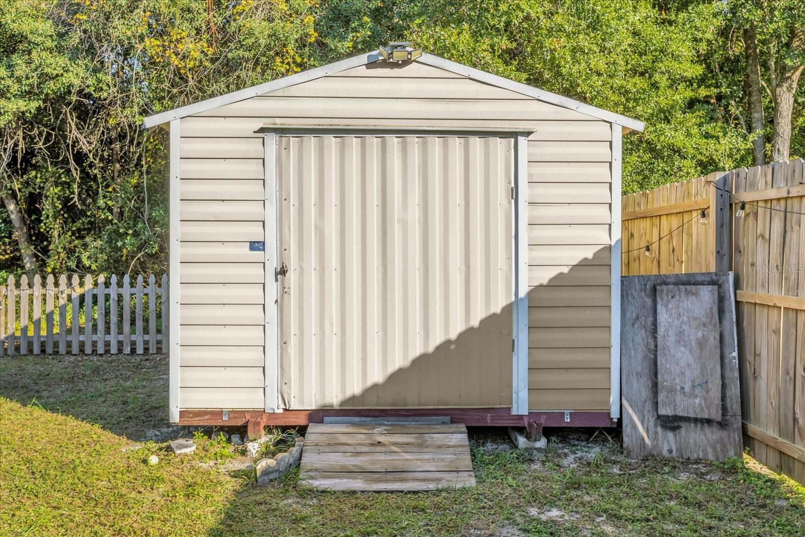 Image 18 of 21 For 409 Marion Oaks Drive