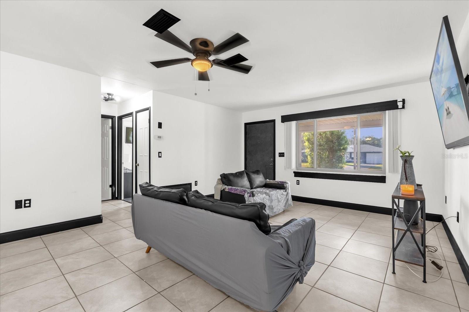 Image 3 of 21 For 409 Marion Oaks Drive