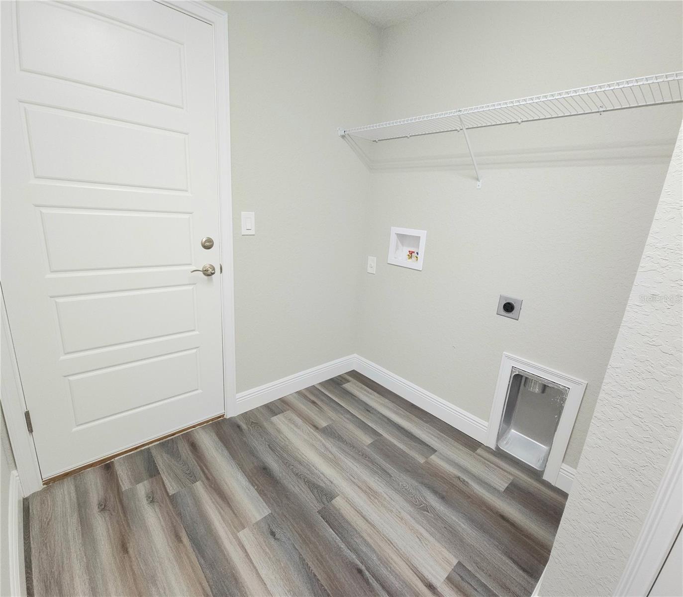 Image 7 of 13 For 10057 Athenia Drive