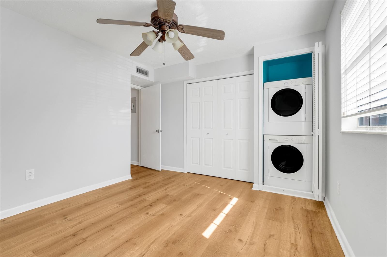 Image 16 of 43 For 4312 Lake Underhill Road 19