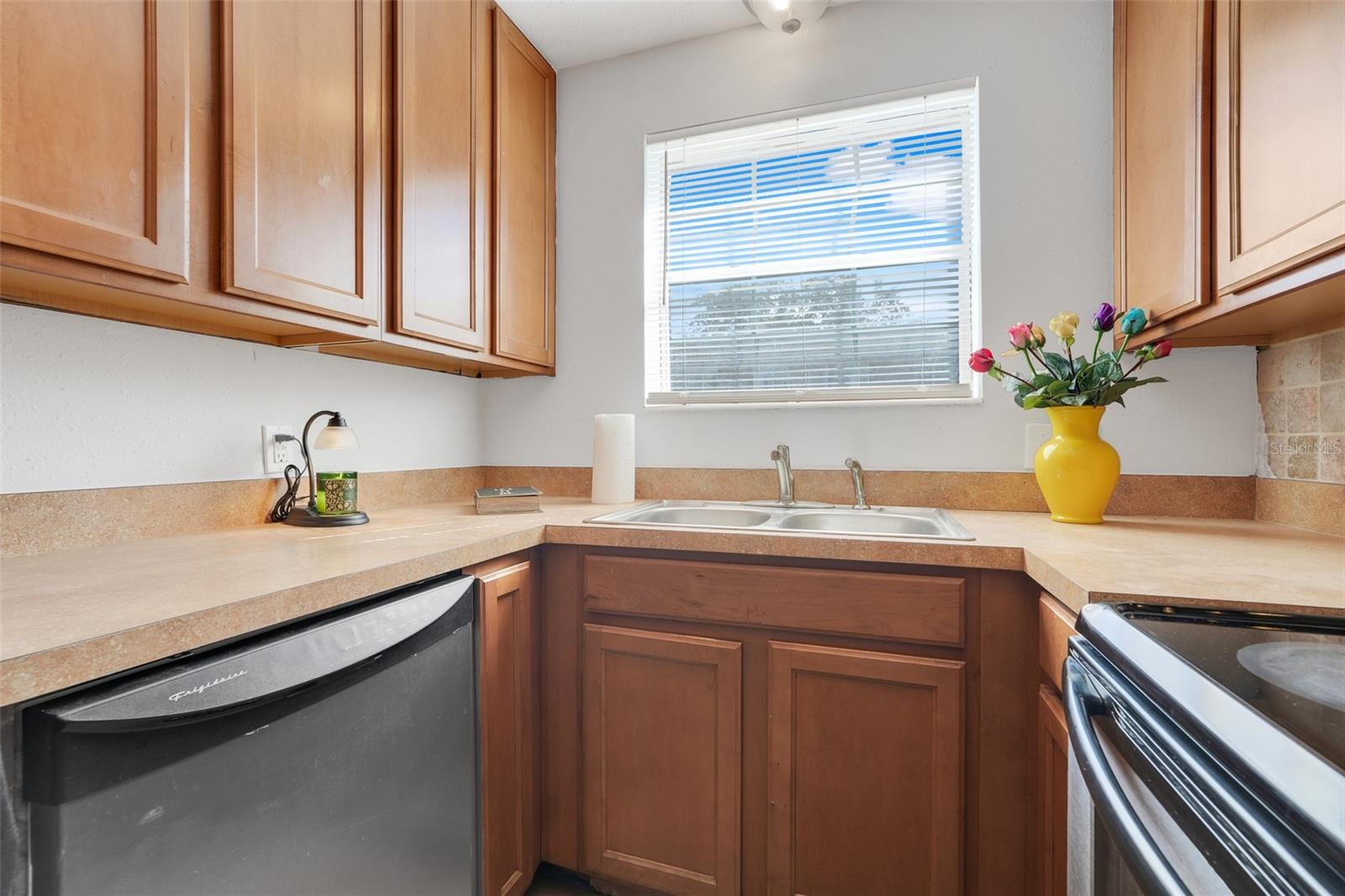 Image 6 of 43 For 4312 Lake Underhill Road 19