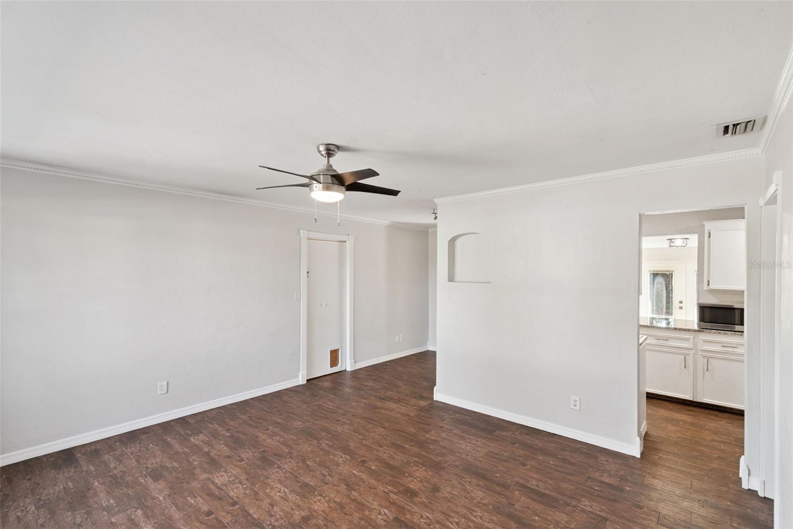 Image 10 of 39 For 6322 Appian Way