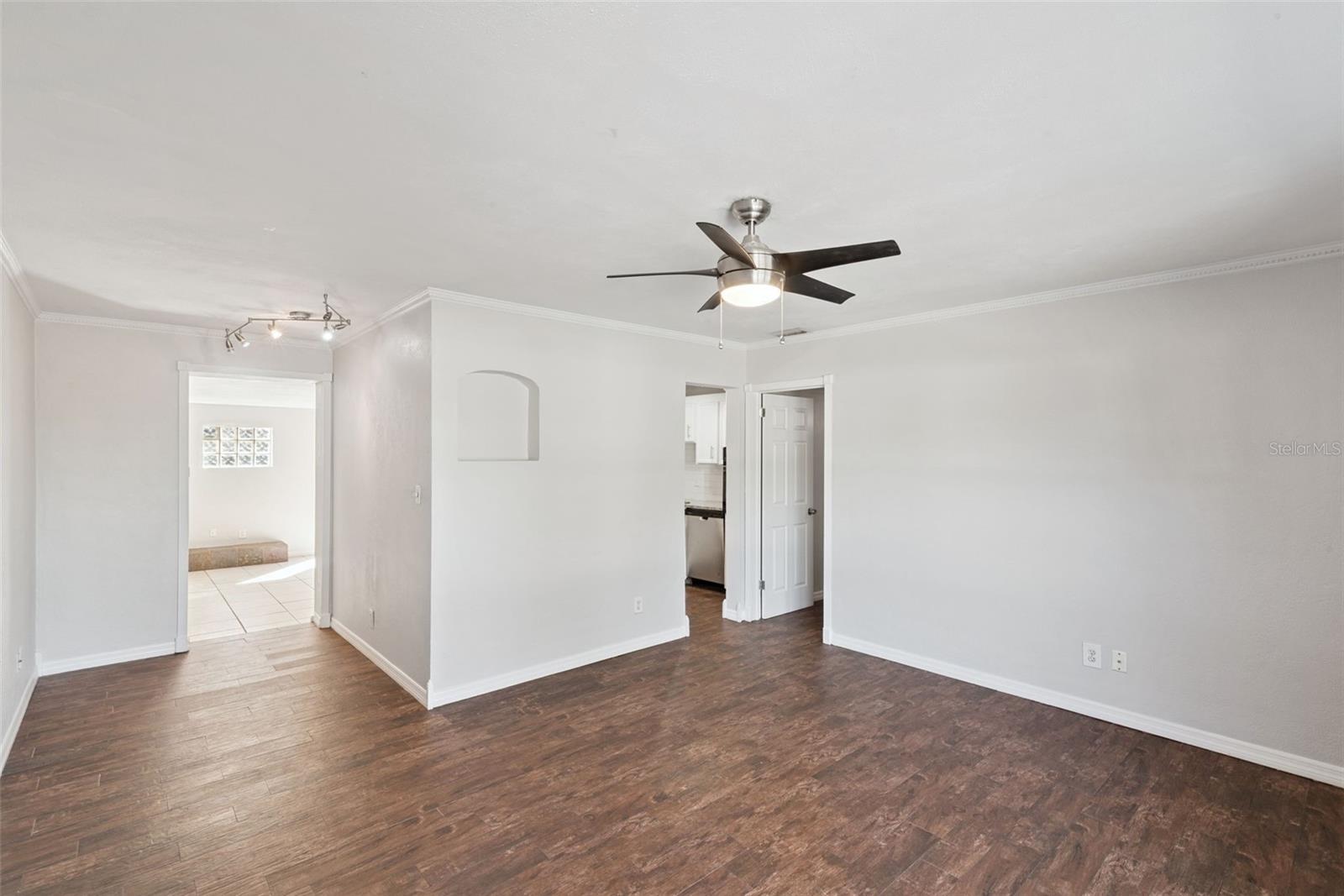 Image 11 of 39 For 6322 Appian Way