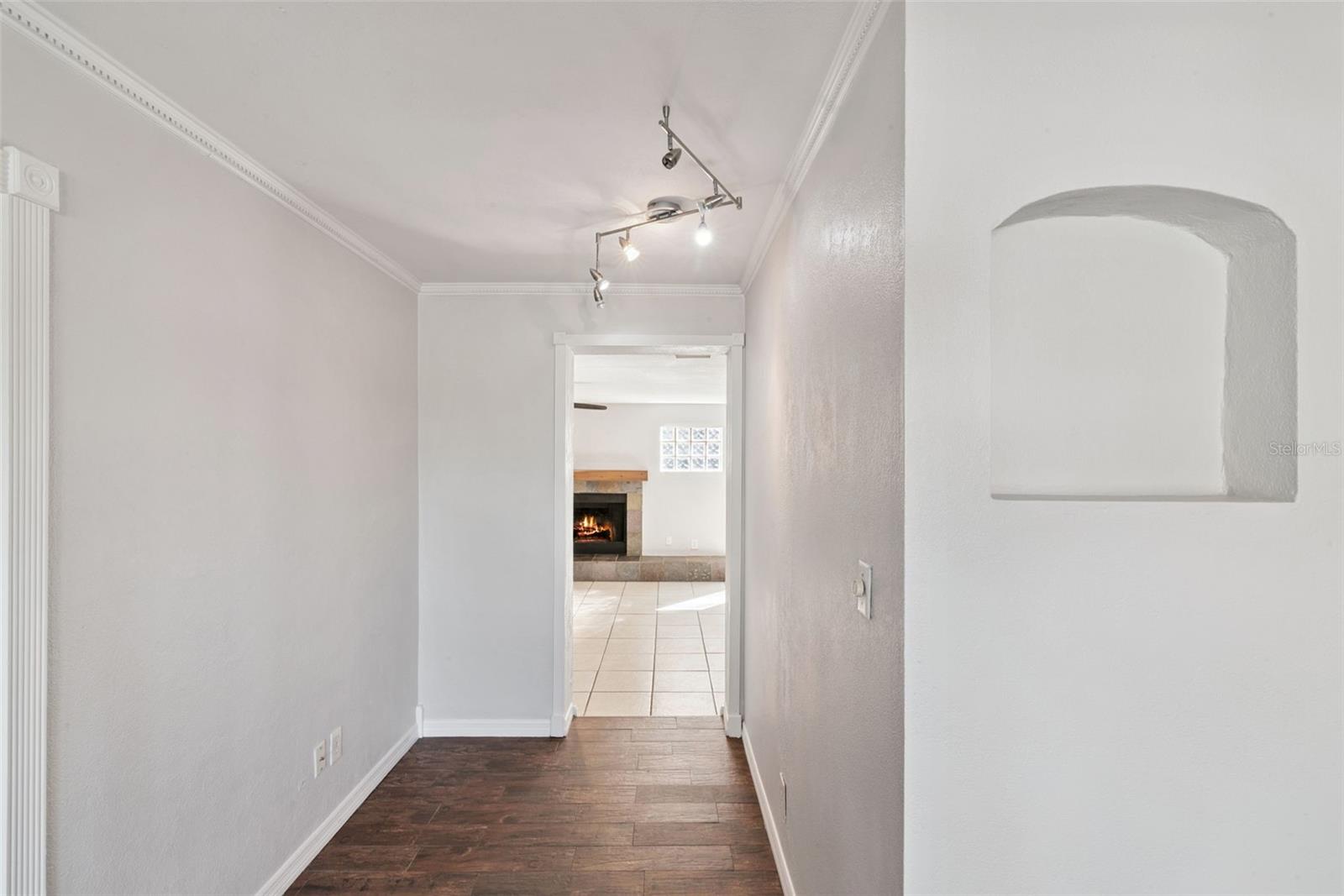 Image 18 of 39 For 6322 Appian Way