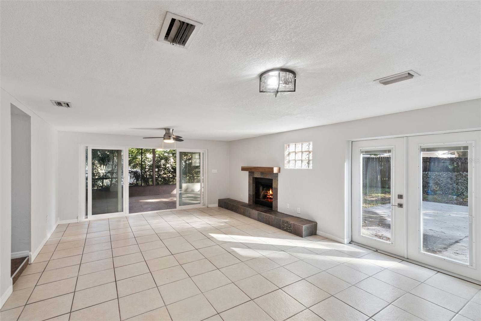 Image 19 of 39 For 6322 Appian Way