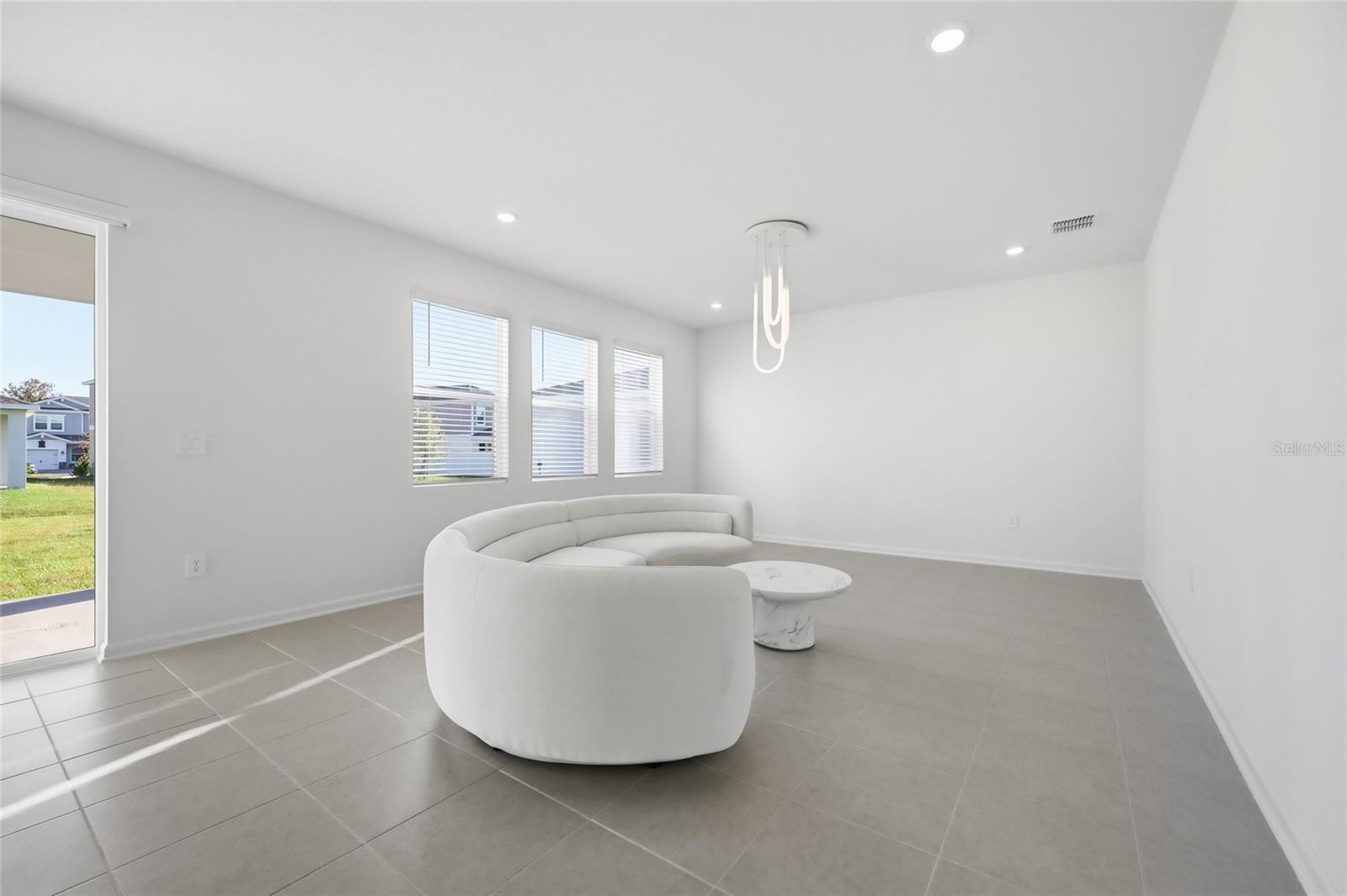 Image 11 of 62 For 694 Peroni Avenue