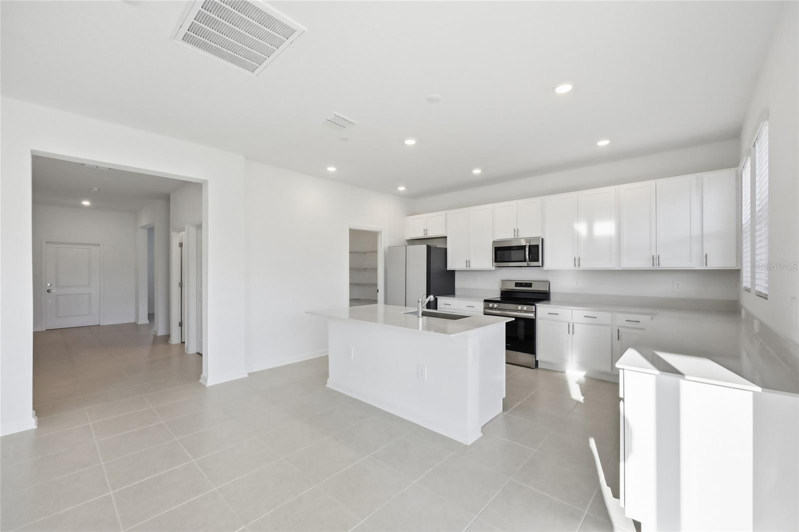 Image 15 of 62 For 694 Peroni Avenue