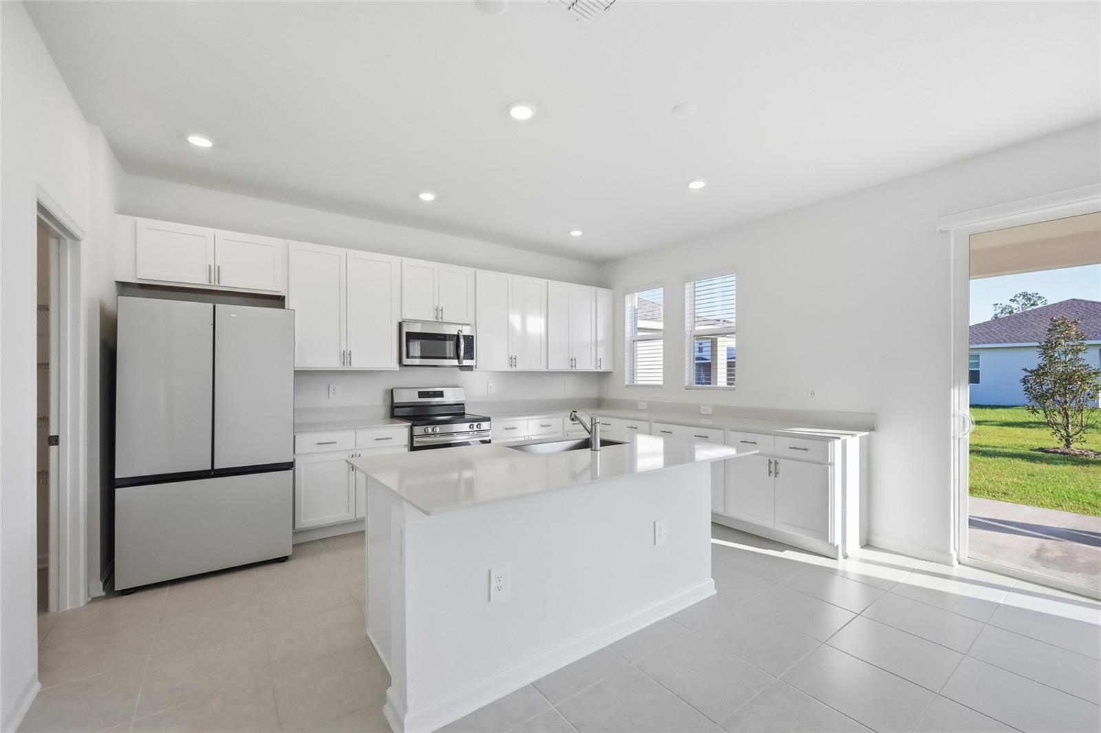 Image 16 of 62 For 694 Peroni Avenue