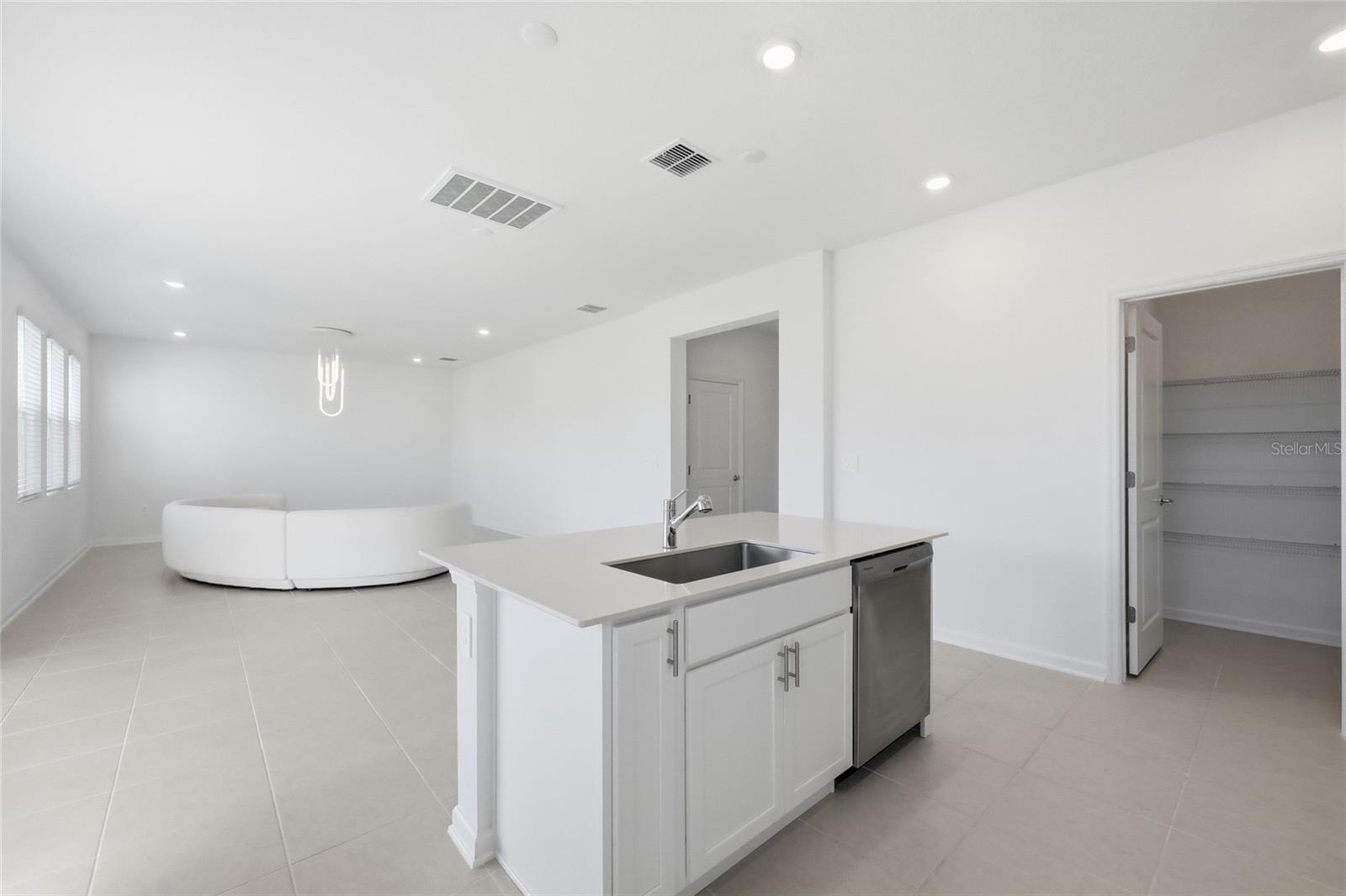 Image 17 of 62 For 694 Peroni Avenue