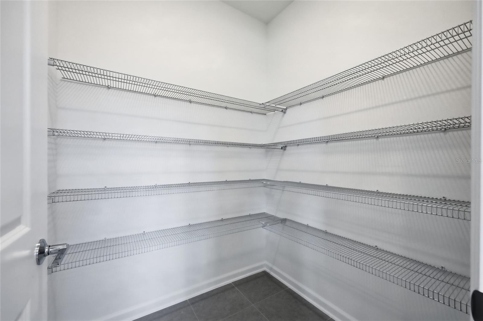 Image 18 of 62 For 694 Peroni Avenue