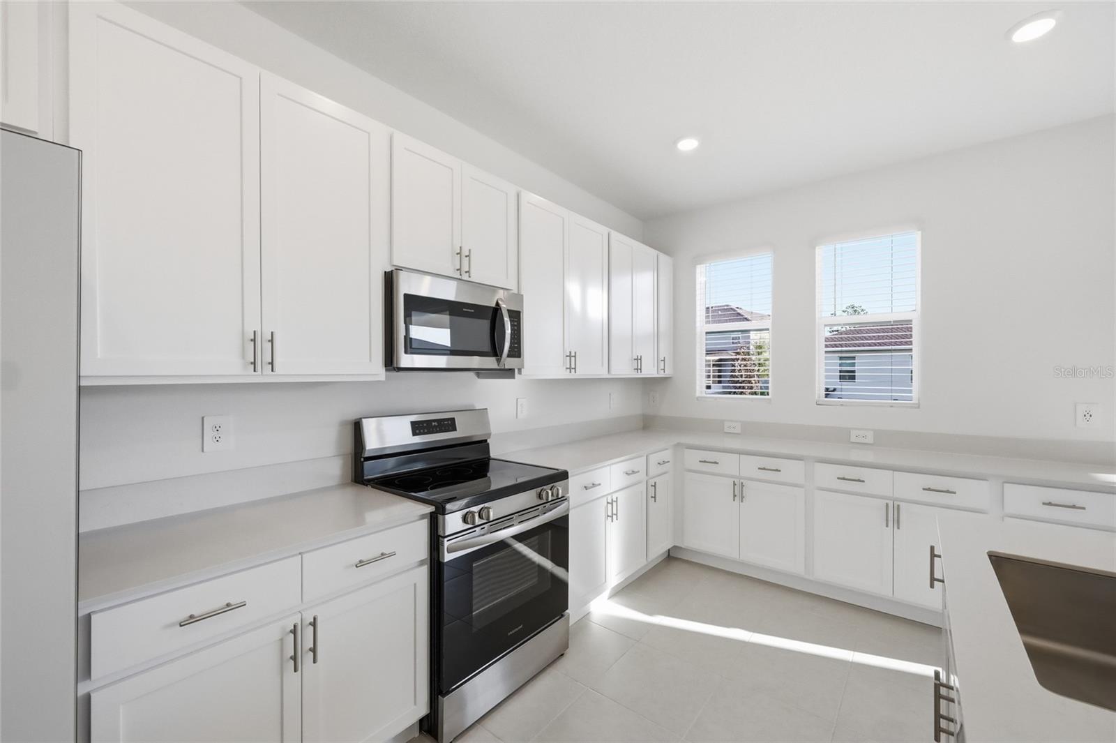 Image 20 of 62 For 694 Peroni Avenue