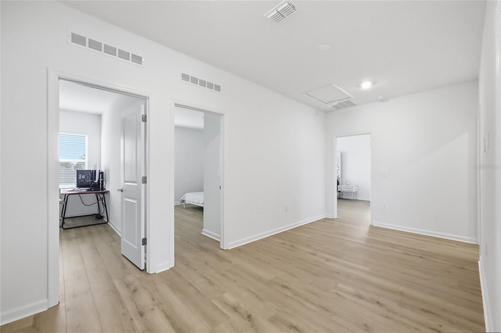 Image 21 of 62 For 694 Peroni Avenue