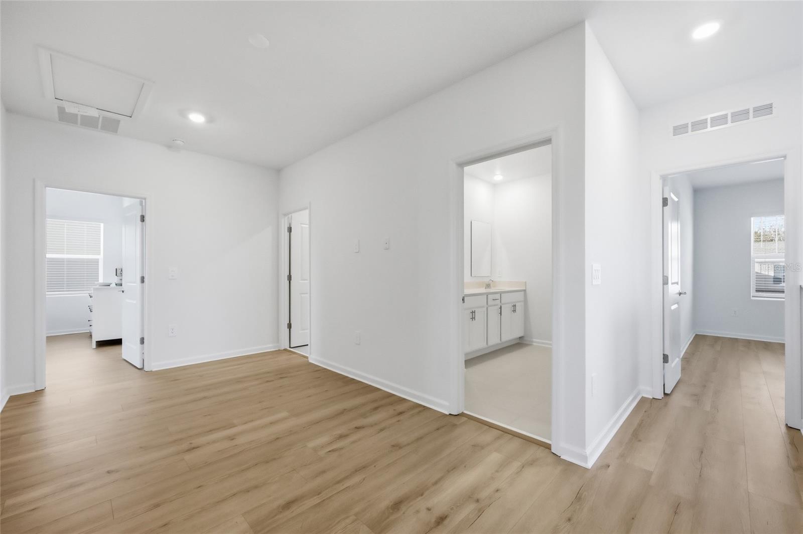 Image 22 of 62 For 694 Peroni Avenue