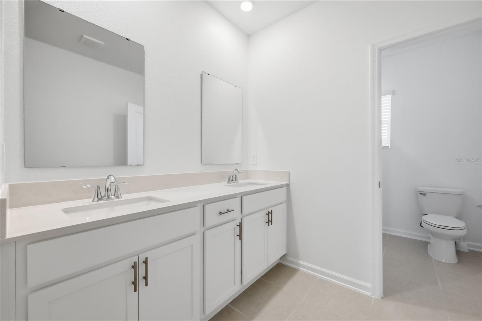 Image 28 of 62 For 694 Peroni Avenue