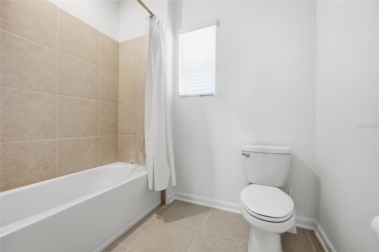 Image 29 of 62 For 694 Peroni Avenue