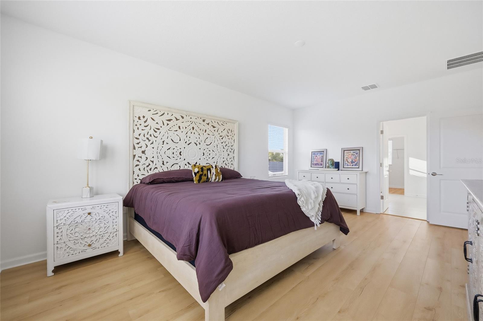 Image 36 of 62 For 694 Peroni Avenue