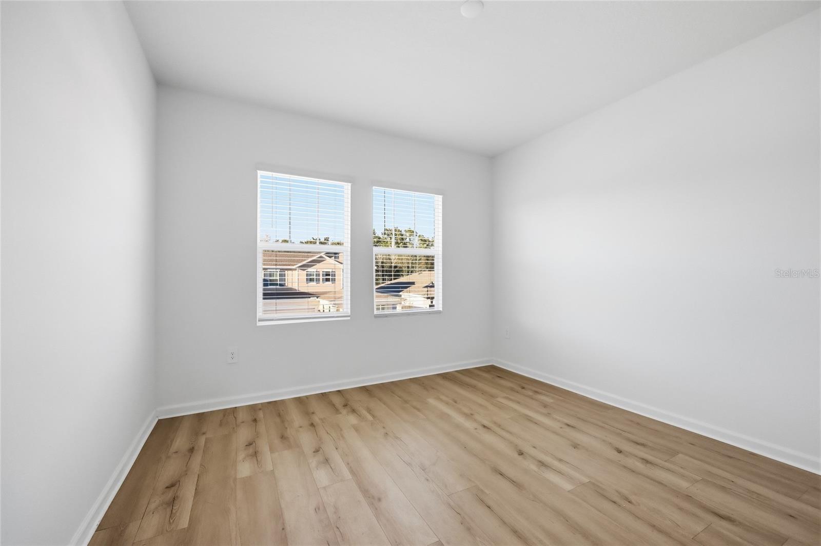 Image 37 of 62 For 694 Peroni Avenue