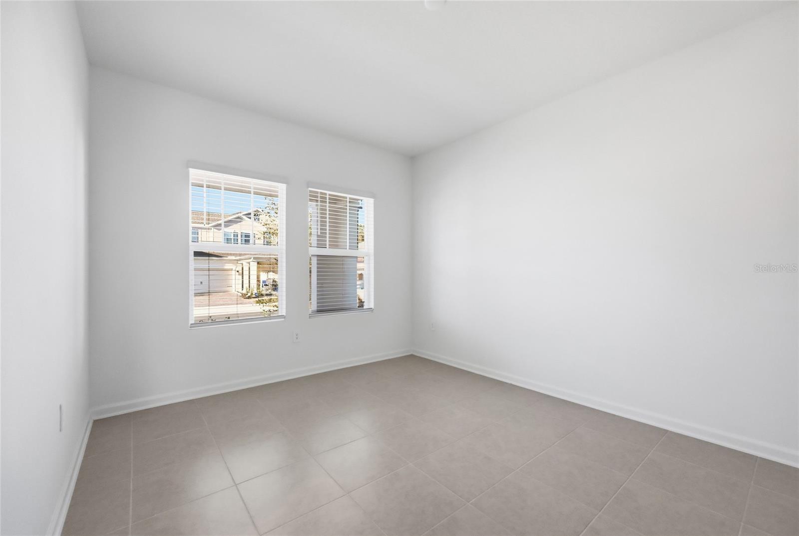 Image 6 of 62 For 694 Peroni Avenue