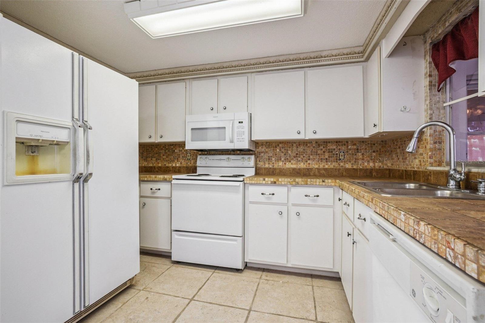 Image 10 of 25 For 20168 Edgewater Drive