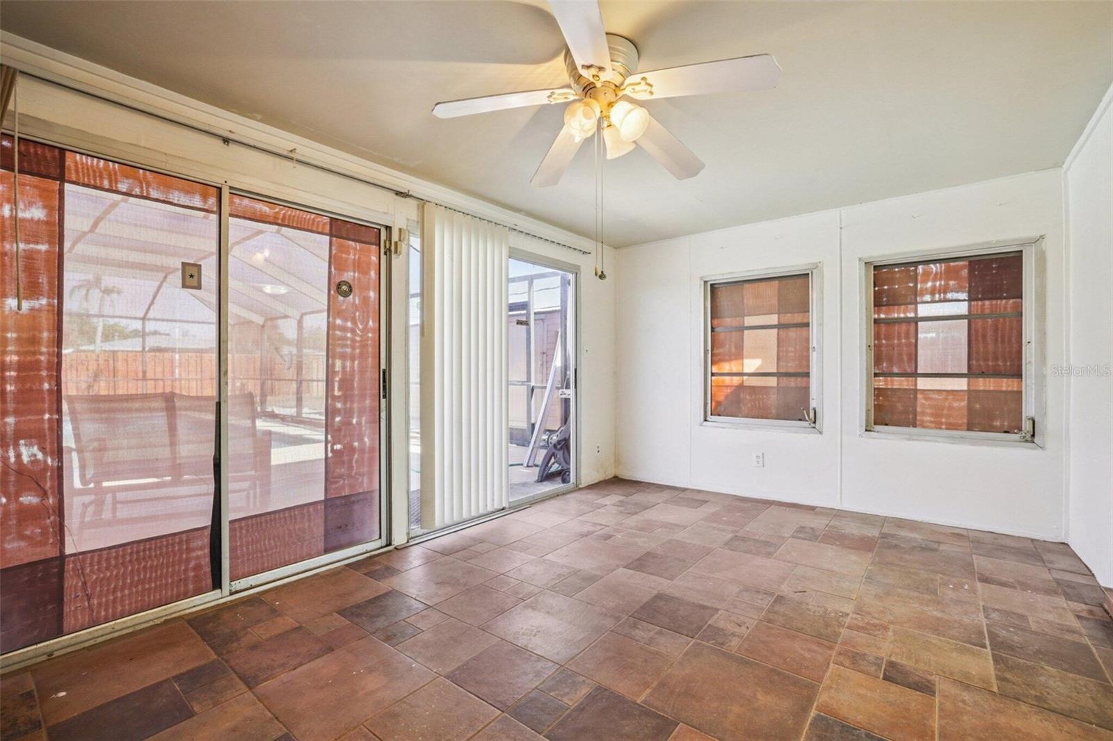 Image 11 of 25 For 20168 Edgewater Drive