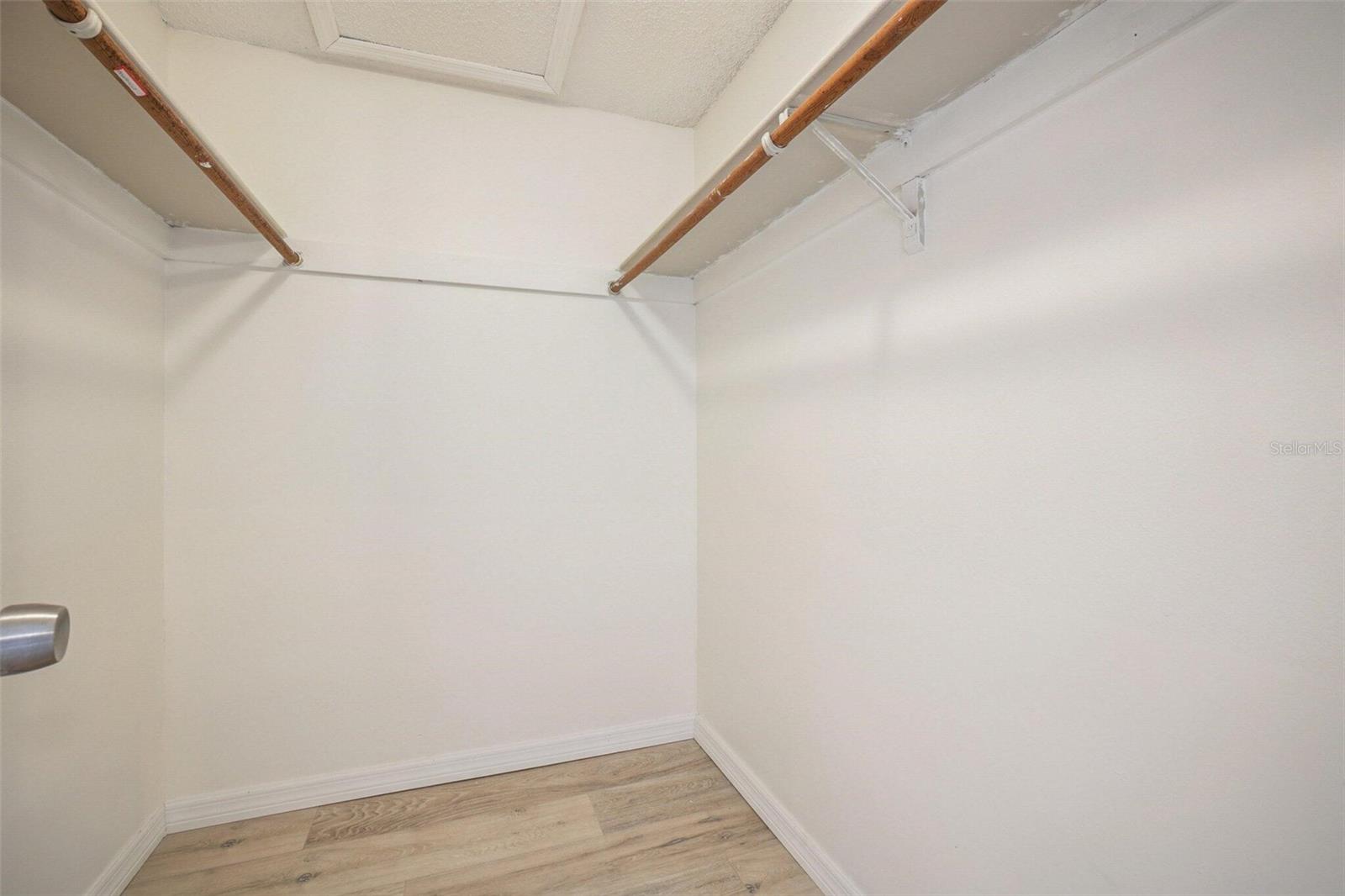 Image 20 of 25 For 20168 Edgewater Drive