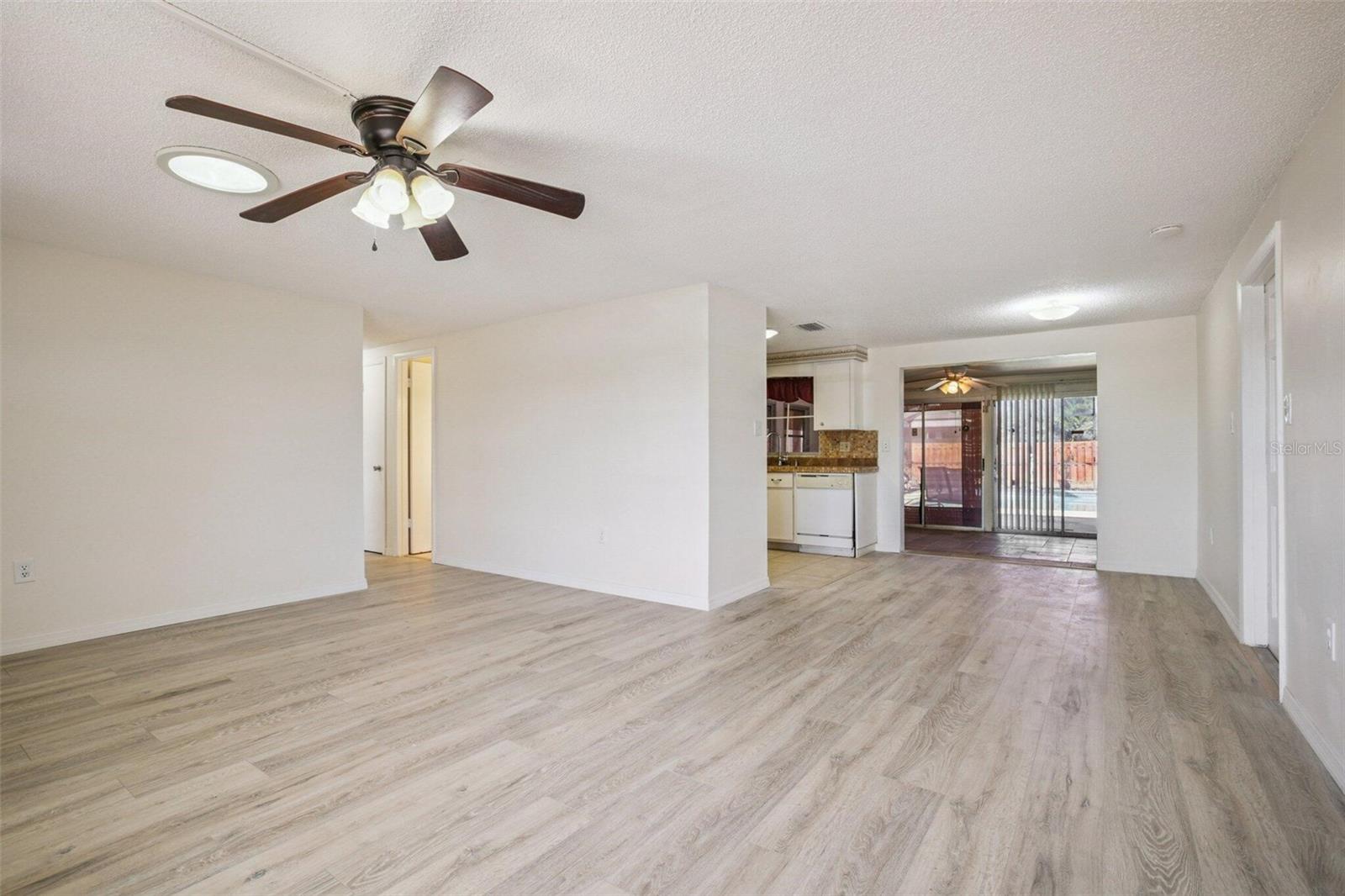 Image 7 of 25 For 20168 Edgewater Drive