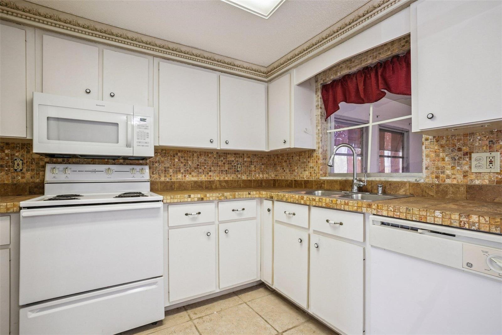 Image 9 of 25 For 20168 Edgewater Drive