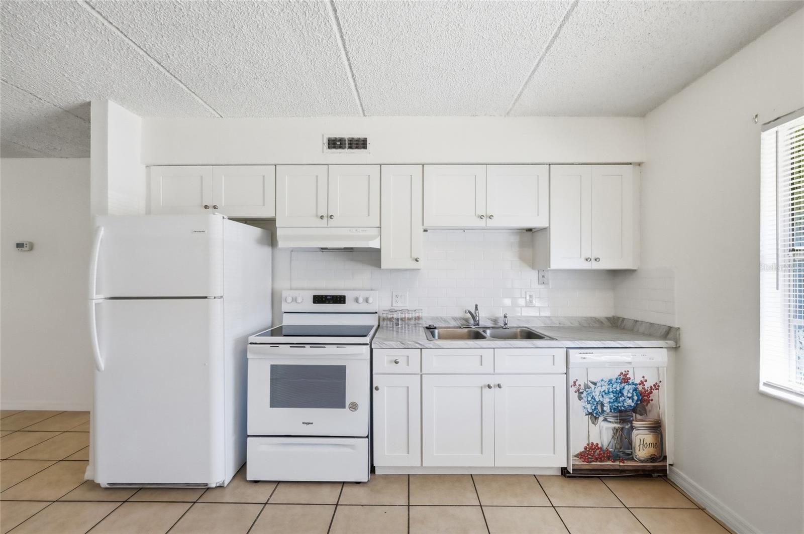 Image 13 of 45 For 705 Michigan Court 1-4