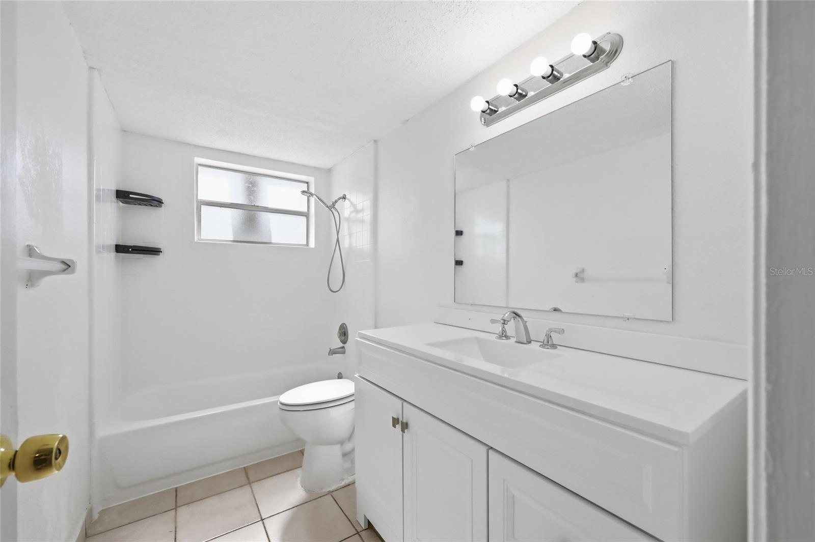 Image 16 of 45 For 705 Michigan Court 1-4