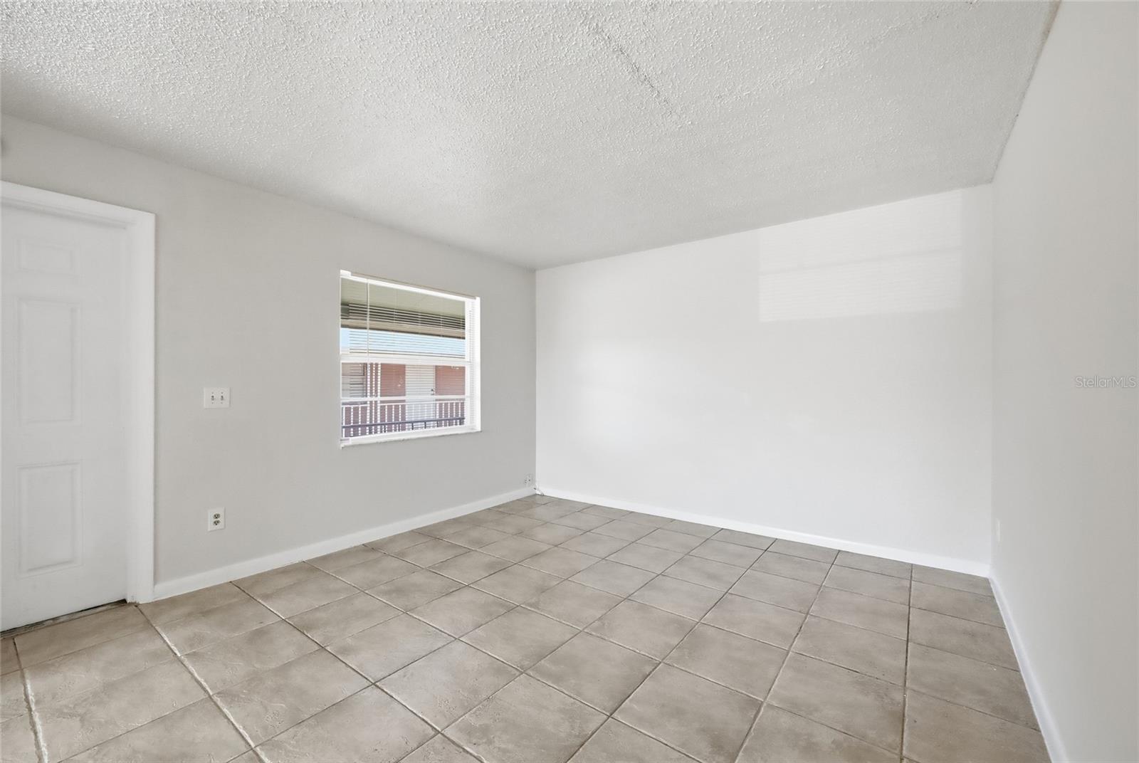 Image 22 of 45 For 705 Michigan Court 1-4