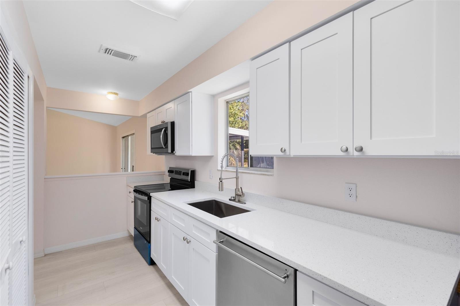 Image 7 of 18 For 513 Hager Drive