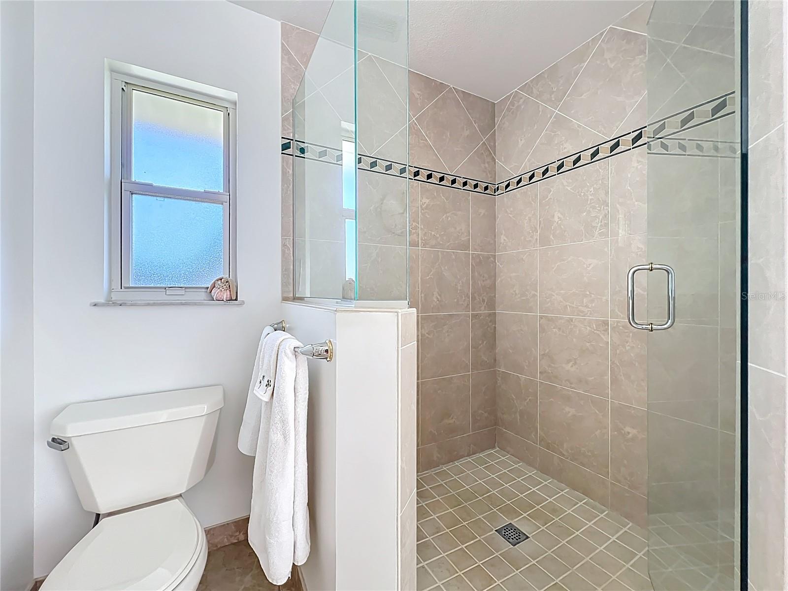 Image 23 of 58 For 516 Fernwood Drive