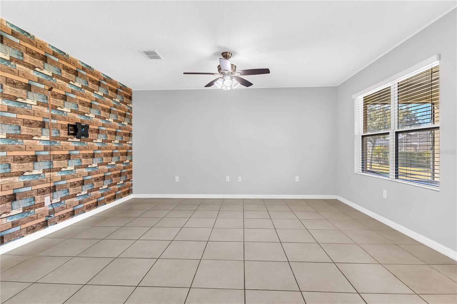 Image 21 of 35 For 849 Sheen Circle