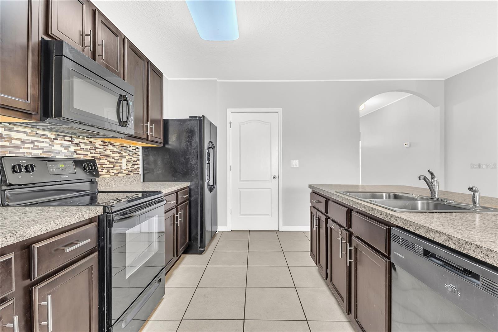 Image 23 of 35 For 849 Sheen Circle