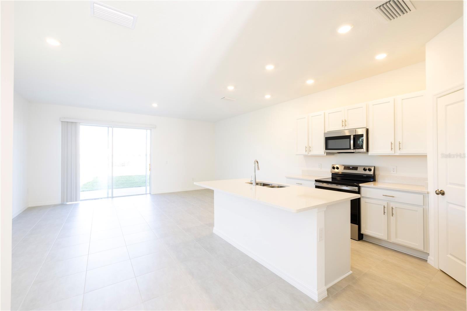 Image 13 of 76 For 7609 Waterscape Drive