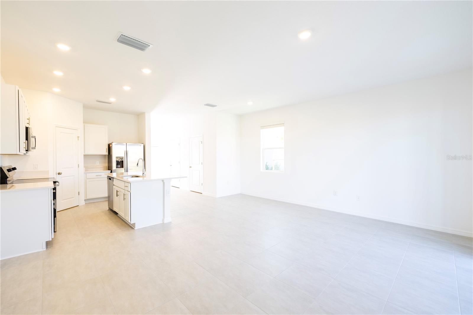 Image 17 of 76 For 7609 Waterscape Drive