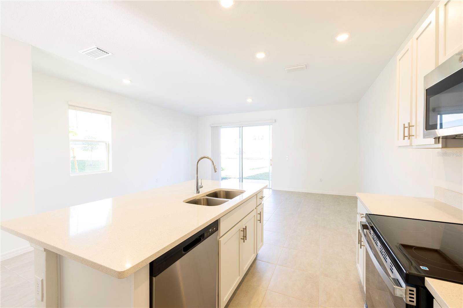 Image 18 of 76 For 7609 Waterscape Drive