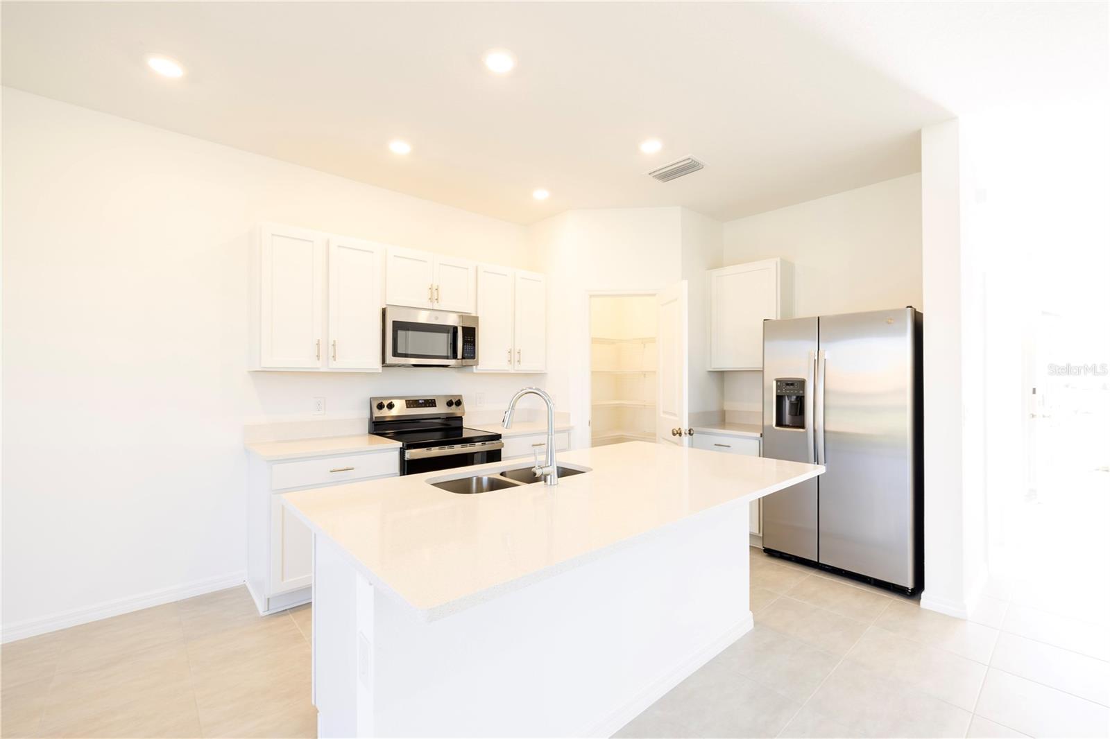 Image 19 of 76 For 7609 Waterscape Drive