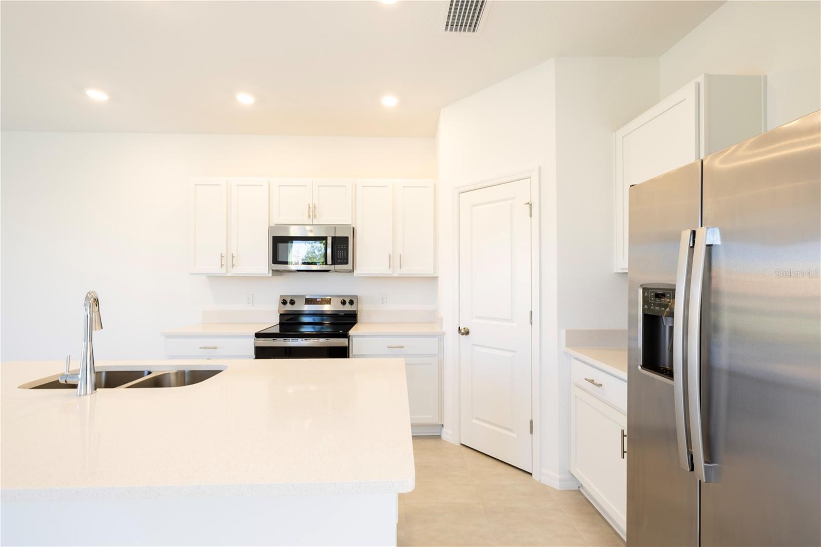 Image 21 of 76 For 7609 Waterscape Drive