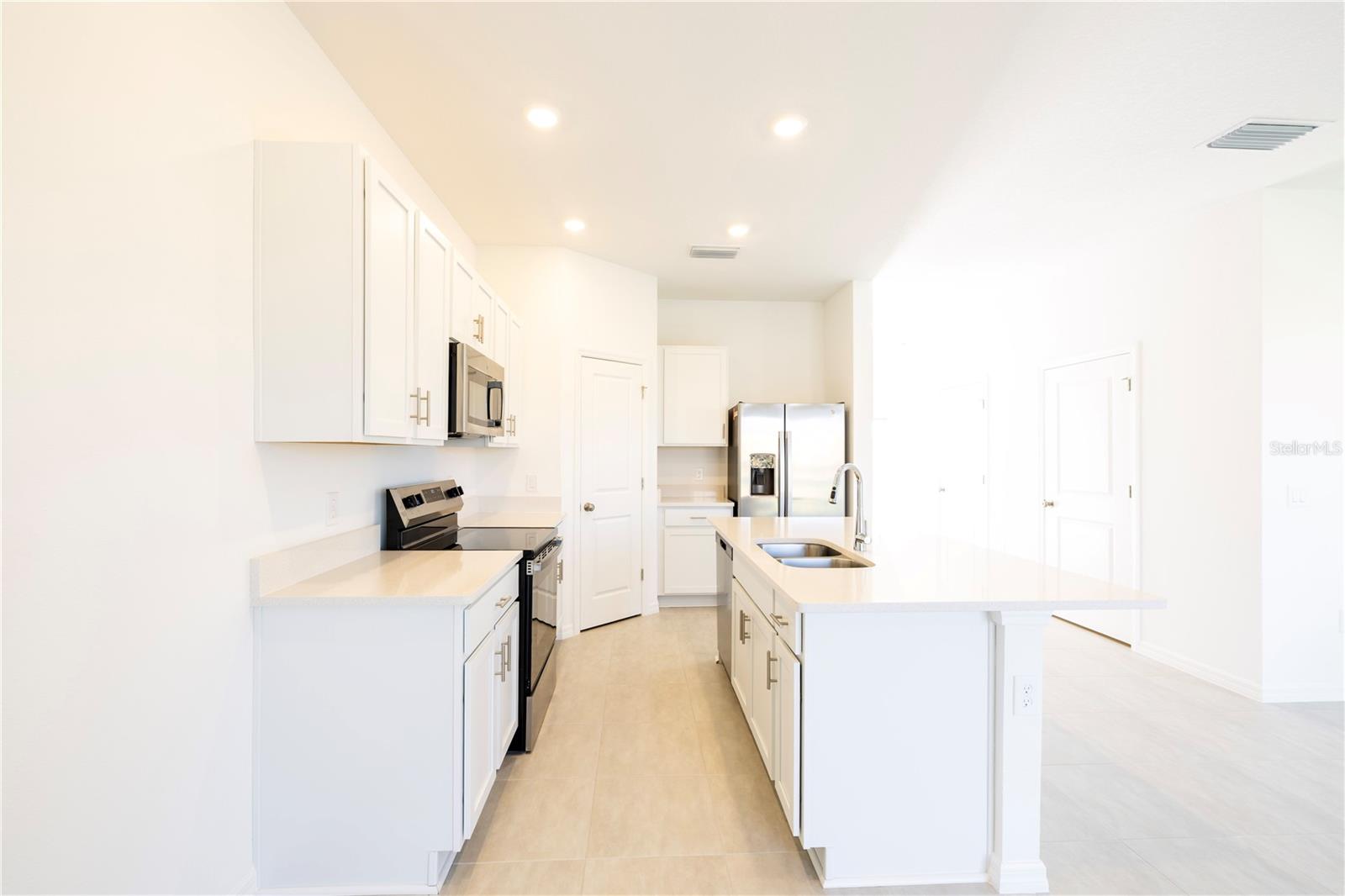 Image 22 of 76 For 7609 Waterscape Drive