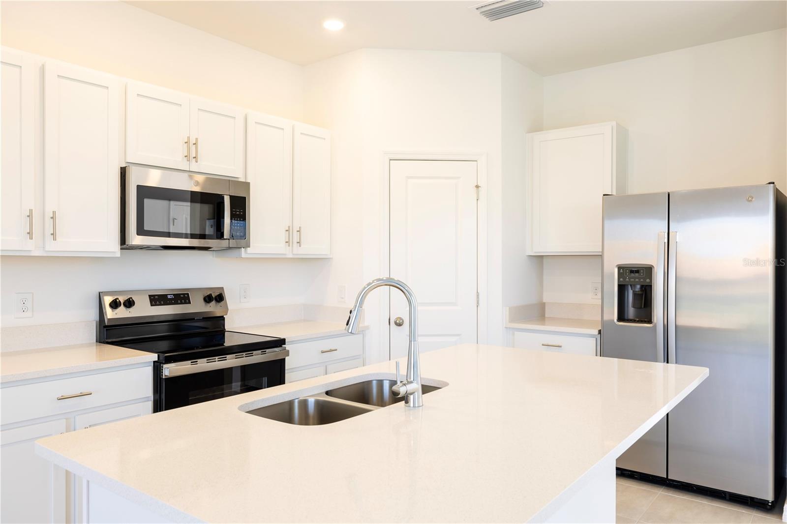 Image 23 of 76 For 7609 Waterscape Drive