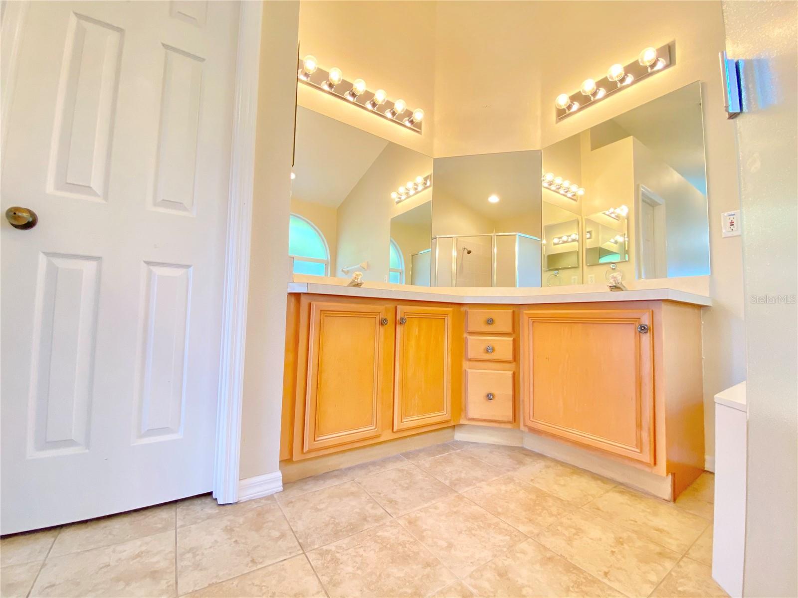 Image 38 of 56 For 513 Hardwood Circle