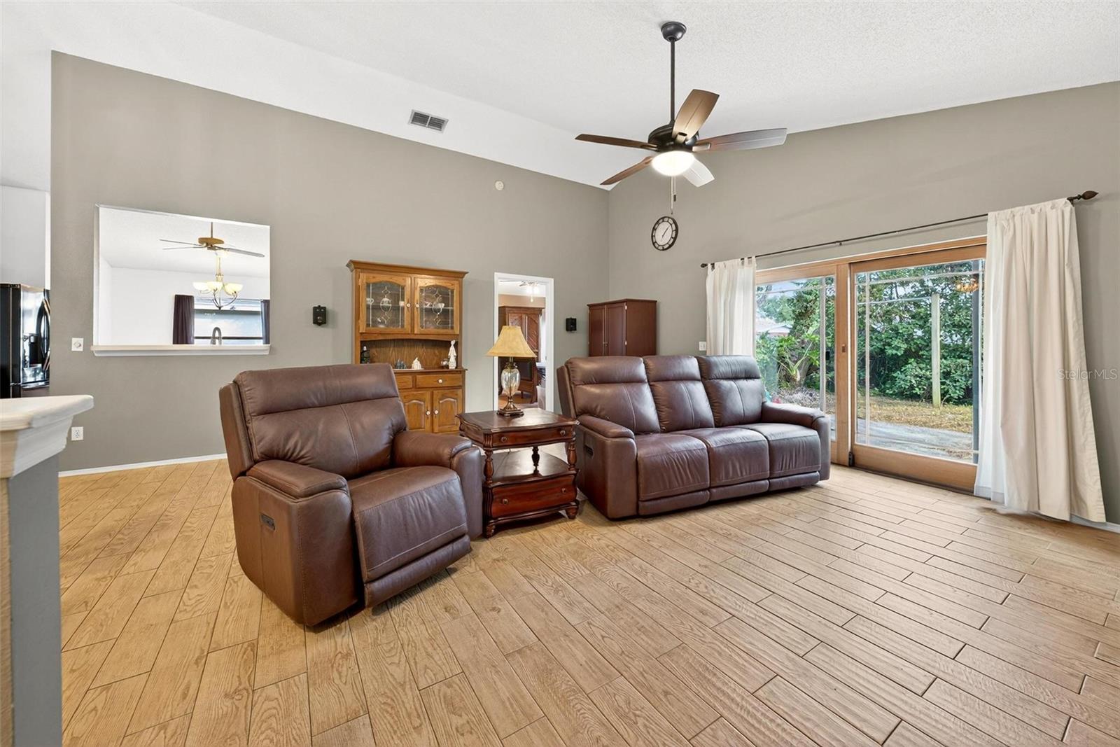 Image 10 of 48 For 1140 Windy Way